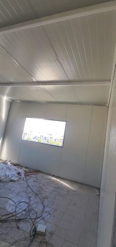 ملاحق ساندوتش بانل بحي الفصيليه: الدليل الشامل للتكلفة، المزايا، وطريقة التركيب 2026